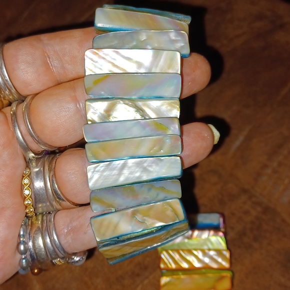 3 Mother Of Pearls Stretchy Bacelets - Picture 3 of 5
